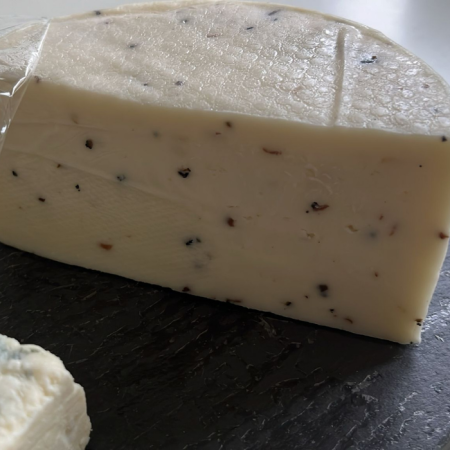 Trüflü Taze Pecorino Peyniri - Çeyrek Teker - 280g