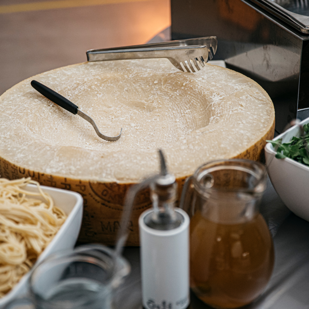 Parmesan tekerinde makarna